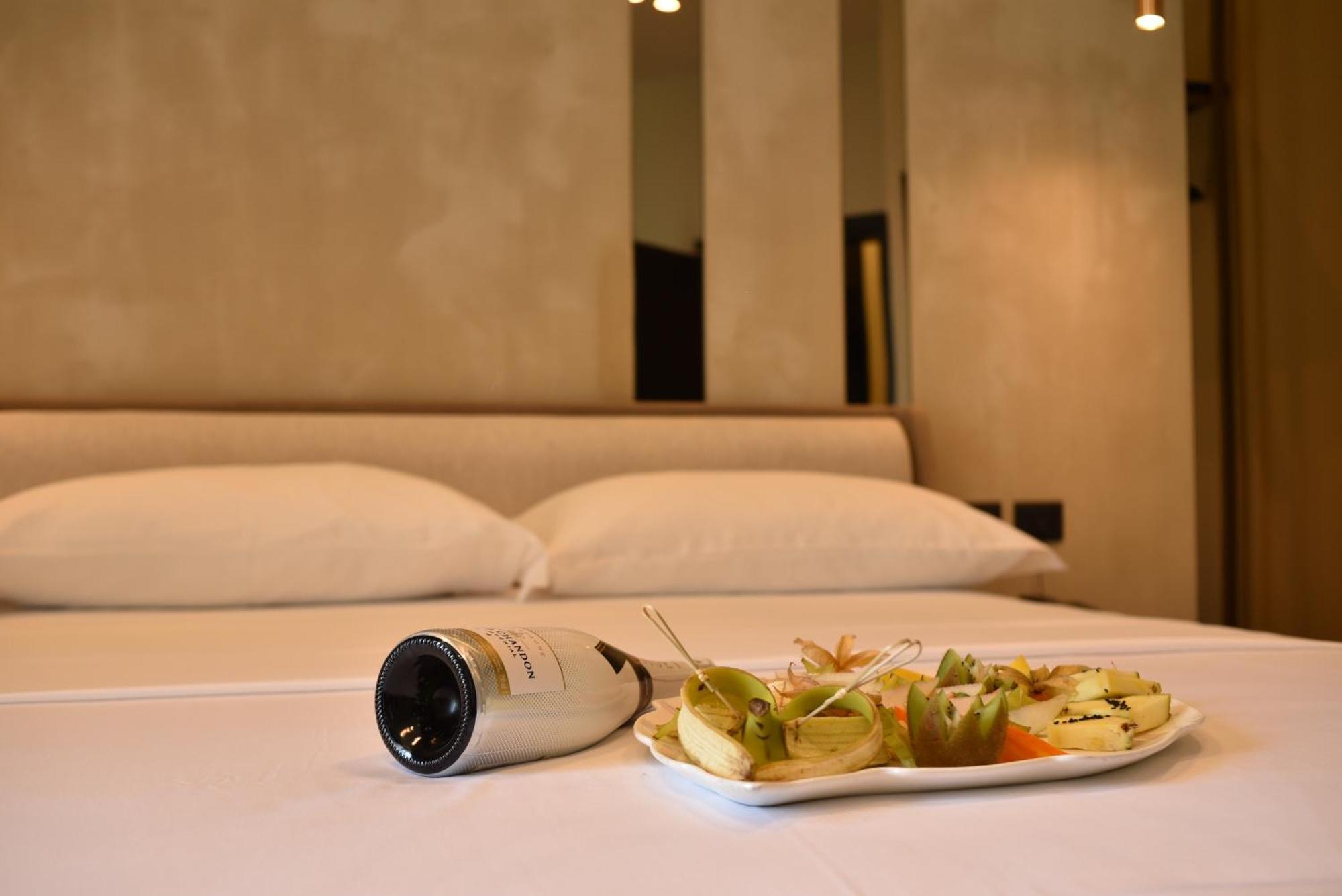 Nuna Hotel Radhimë Buitenkant foto