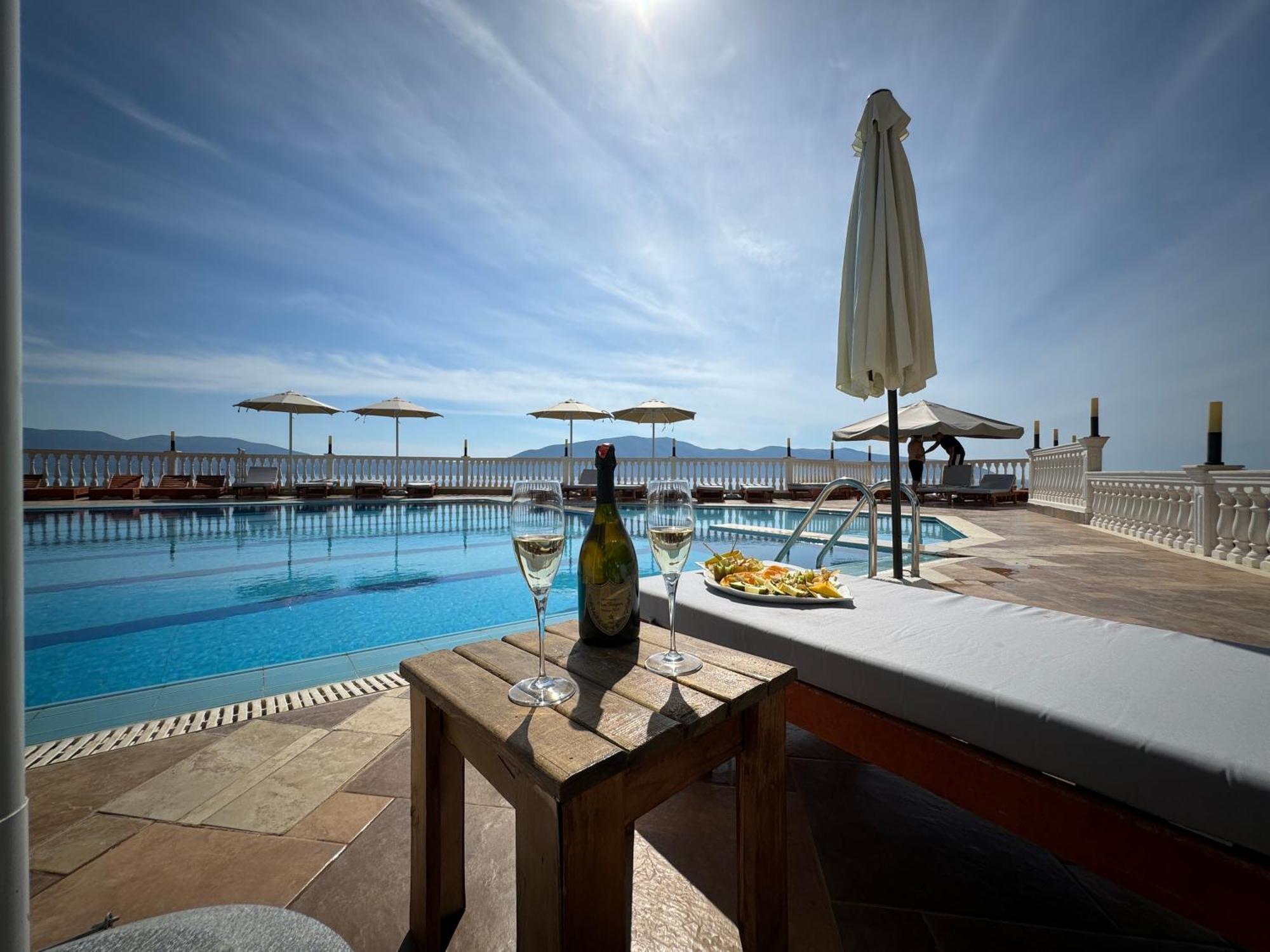 Nuna Hotel Radhimë Buitenkant foto